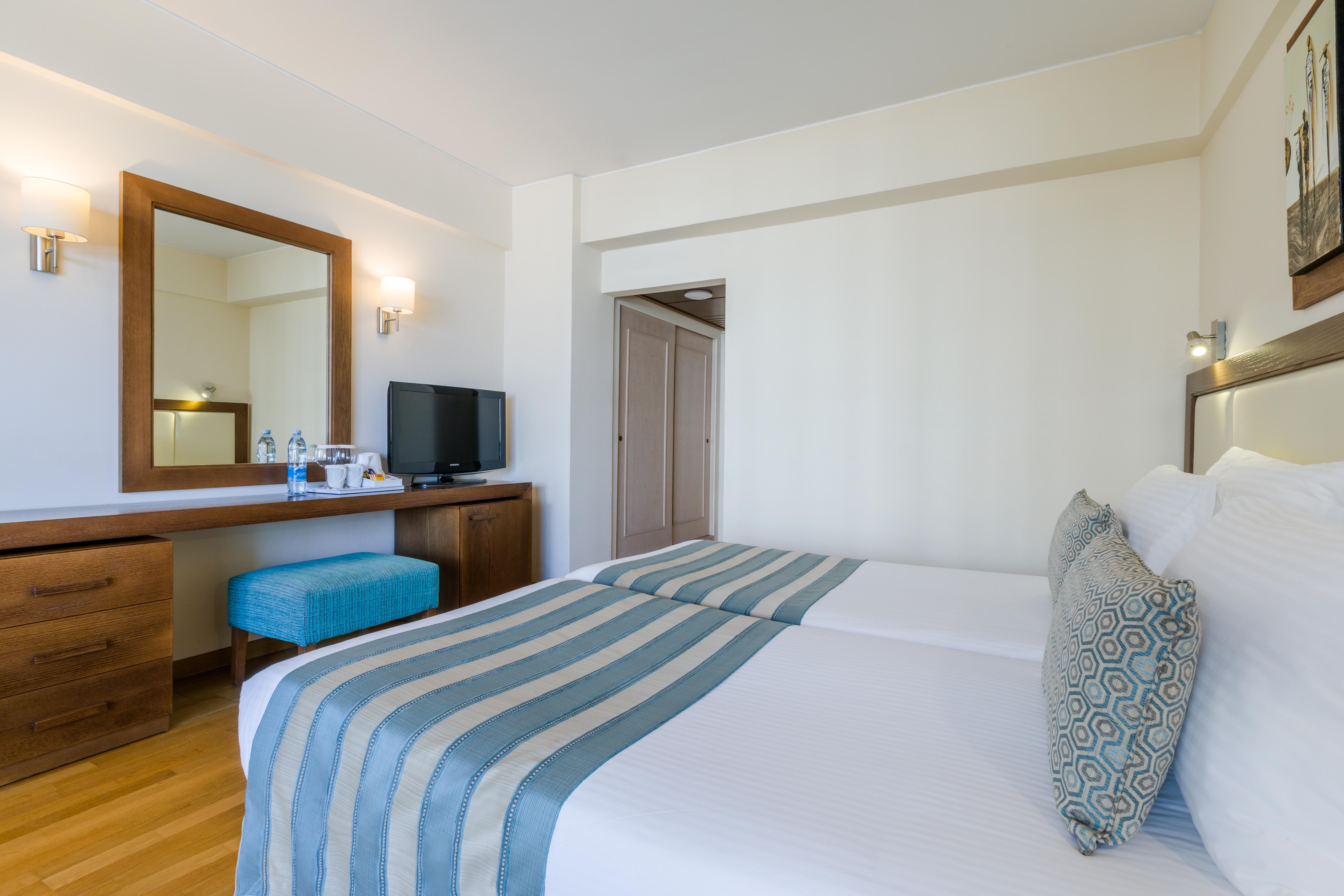 Golden Bay 5* Ларнака