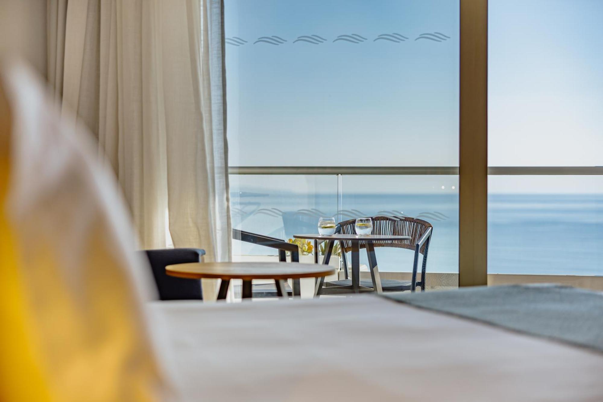 Golden Bay Курортний комплекс Ларнака
