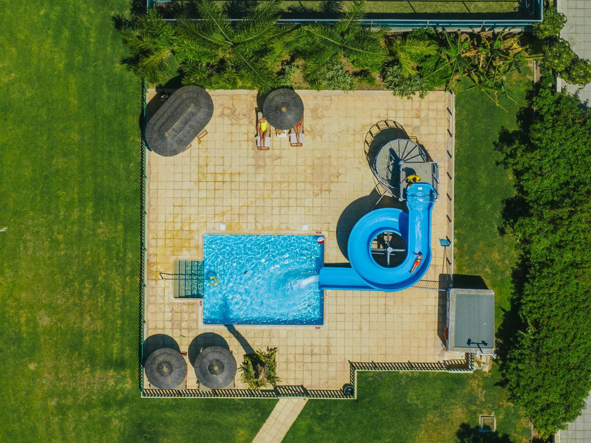 Golden Bay Курортний комплекс Ларнака
