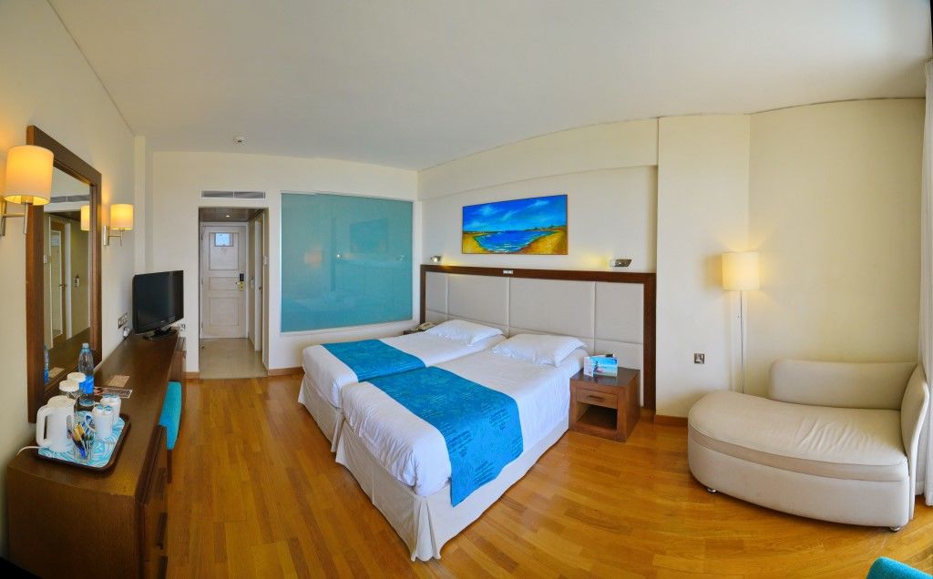 Курортний комплекс Golden Bay 5*