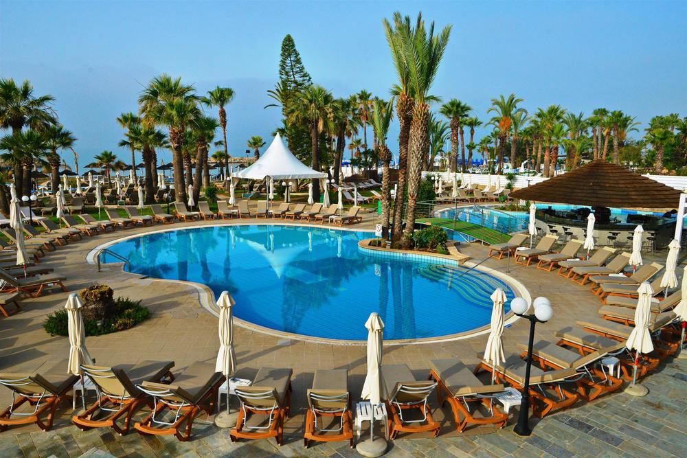 Golden Bay Курортний комплекс Ларнака