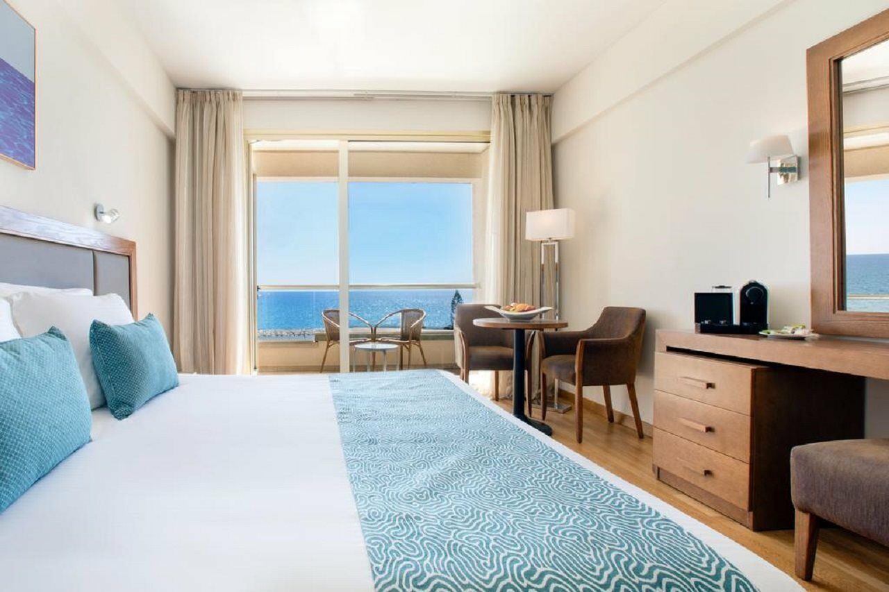 Курортний комплекс Golden Bay 5*