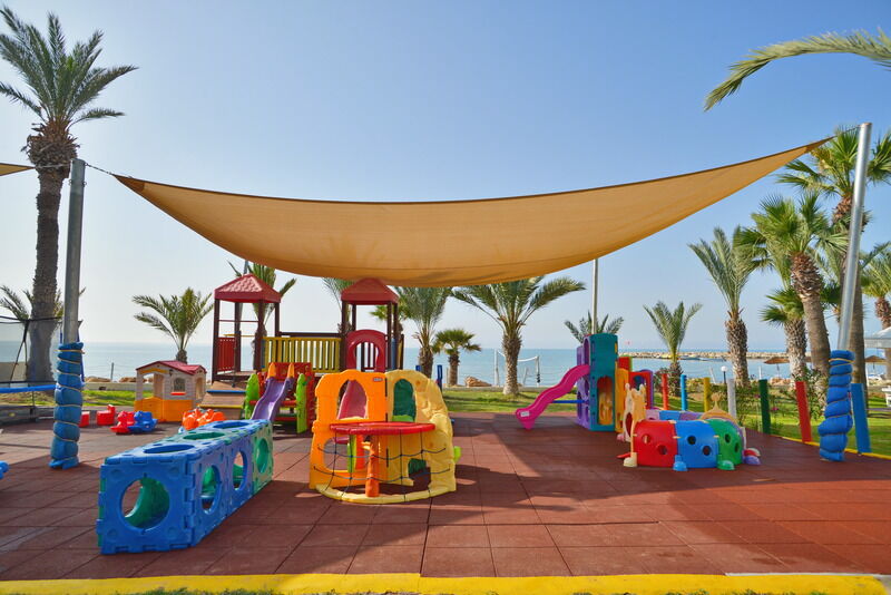Курортний комплекс Golden Bay 5*